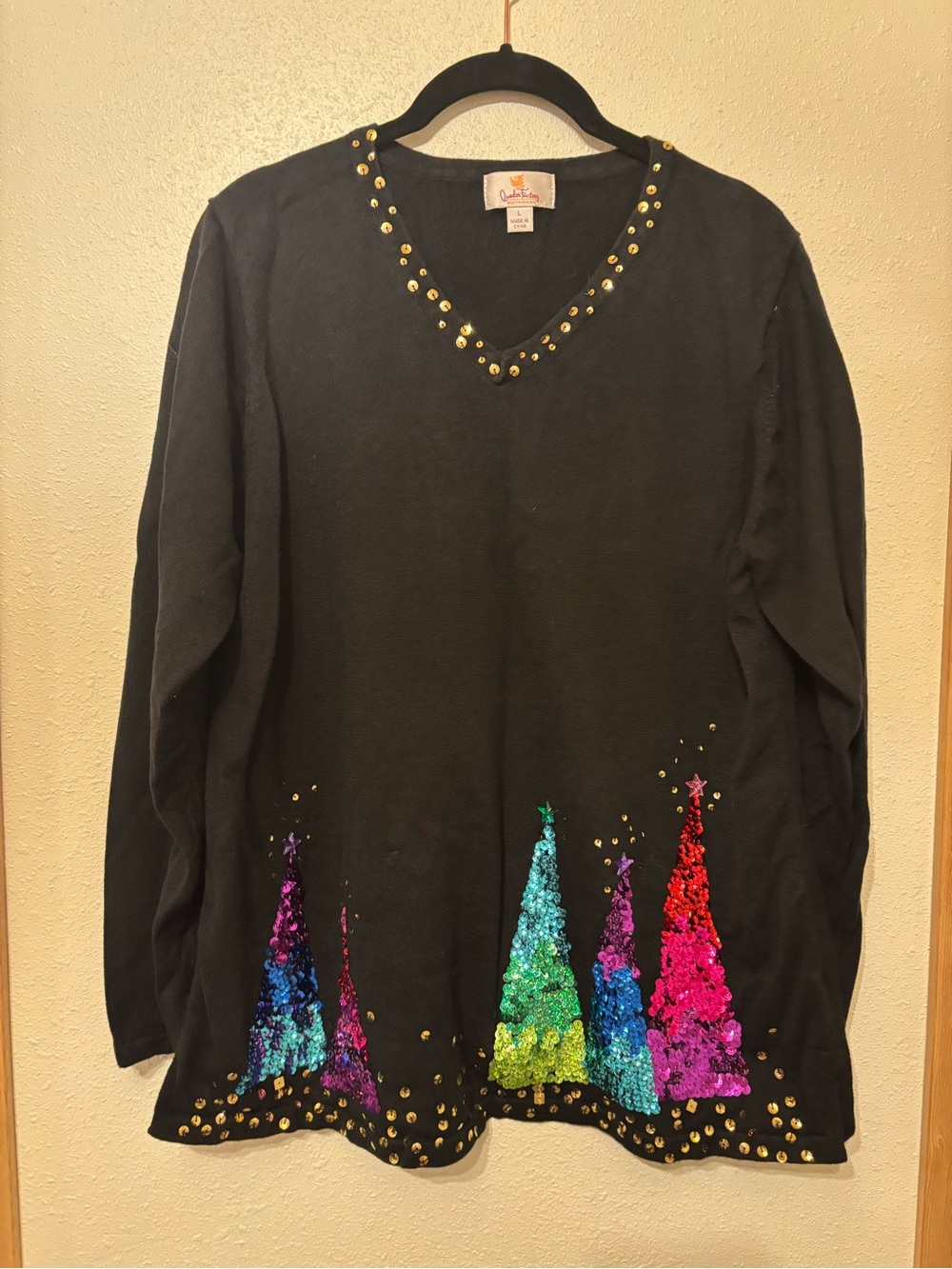 Quacker Factory Black V-Neck Sweater w/sequin Christmas trees